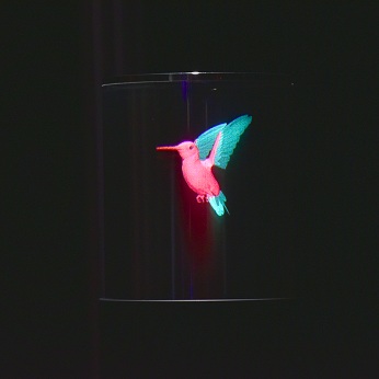 ［SIGGRAPH］ソニー，360度表示可能な円筒形透明ホログラムディスプレイを発表