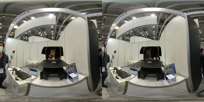 「3D＆バーチャルリアリティ展」で空中立体結像装置や視線探査メガネの可能性を探る